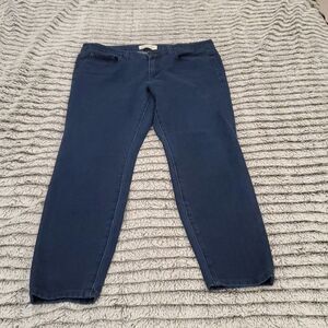 Dark wash Henry & Belle signature skinny ankle jeans size 31.